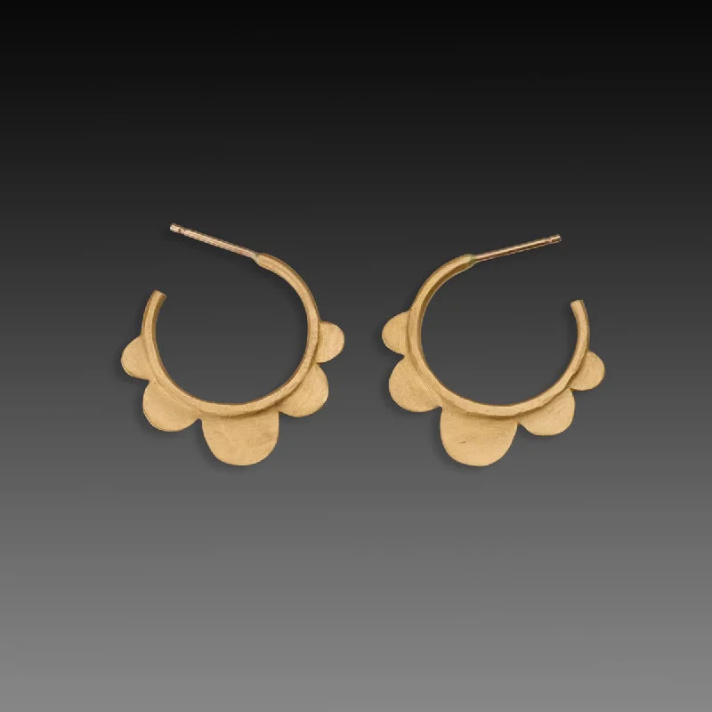 Ladies square stud earrings-Gold Scallop Hoop Earrings