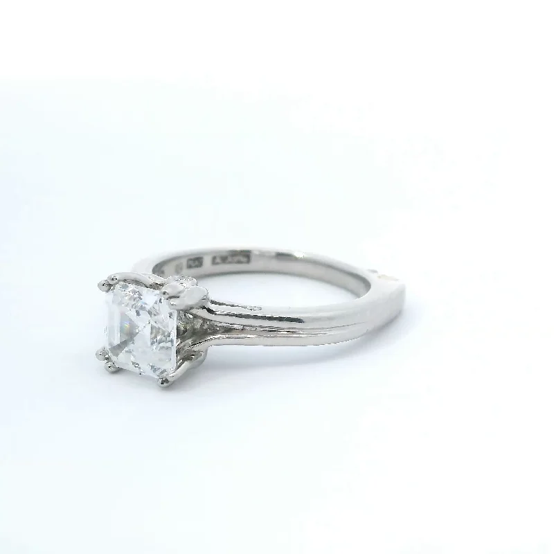 Ladies engagement rings with side stones-Solitaire Engagement Ring