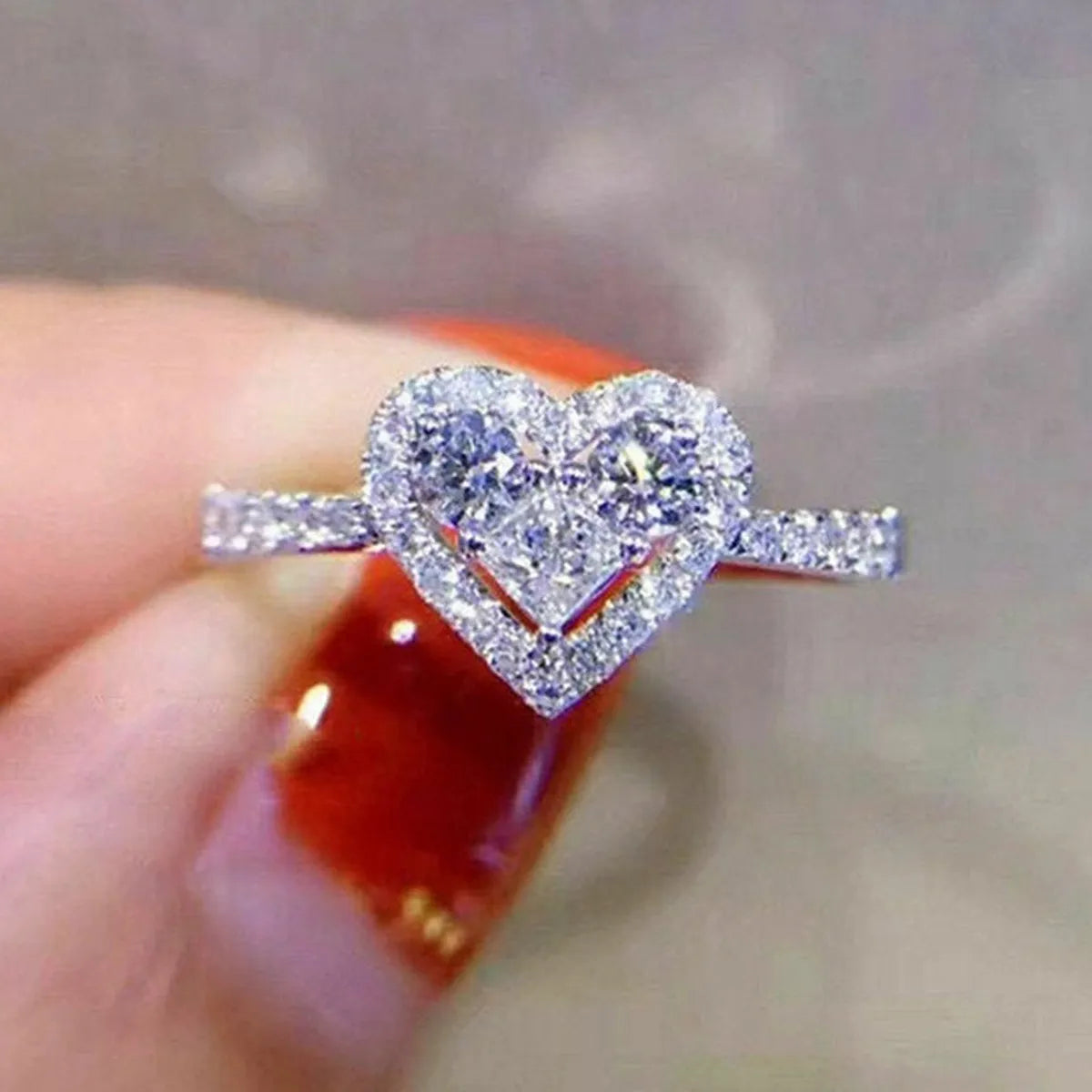 Ladies heart-shaped ring-Fashion Creative Heart Shaped Zircon Copper Ring