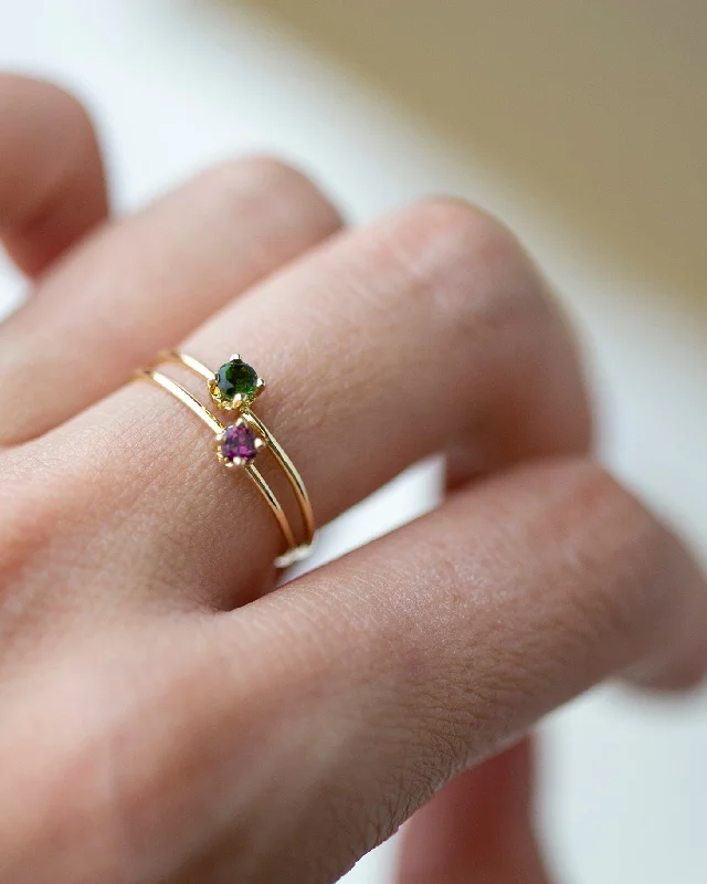 Ladies ring with emerald-14k Gold Solitaire Birthstone Ring