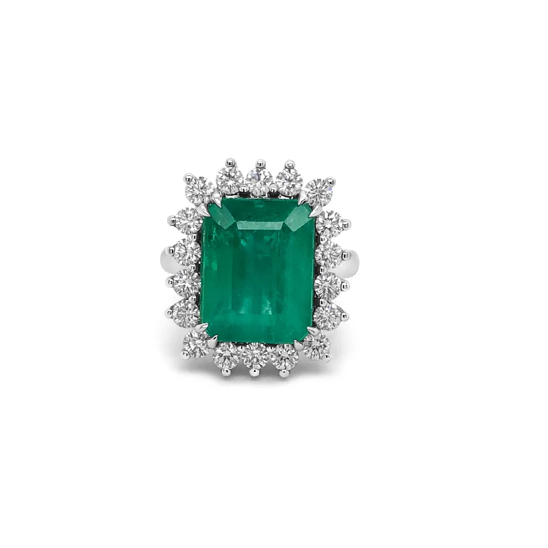 Ladies wedding band ring-Emerald Cocktail Ring