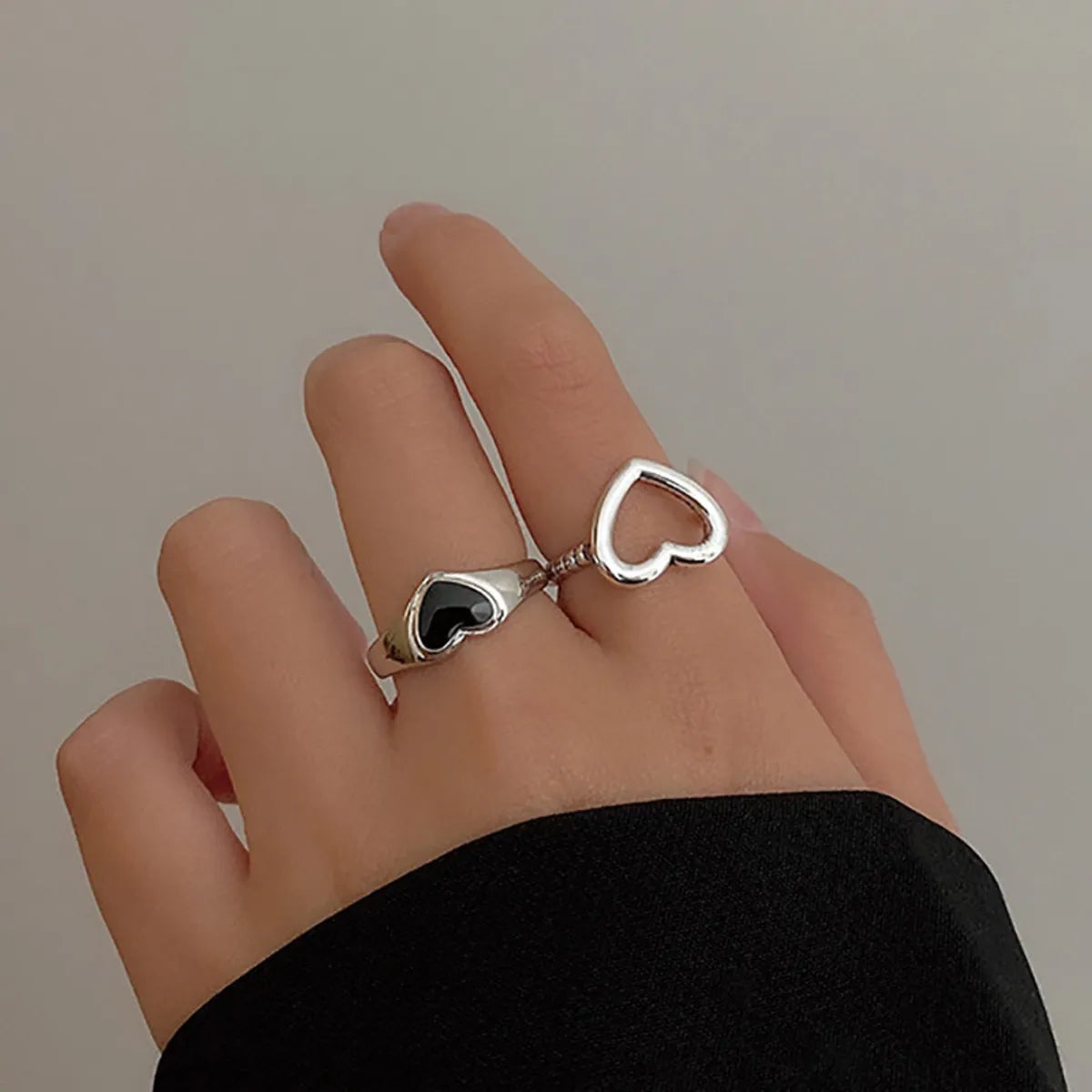 Ladies vintage-style ring-Vintage Black Heart-shaped Hollowed Dripping Oil Alloy Ring Two-piece Set Wholesale